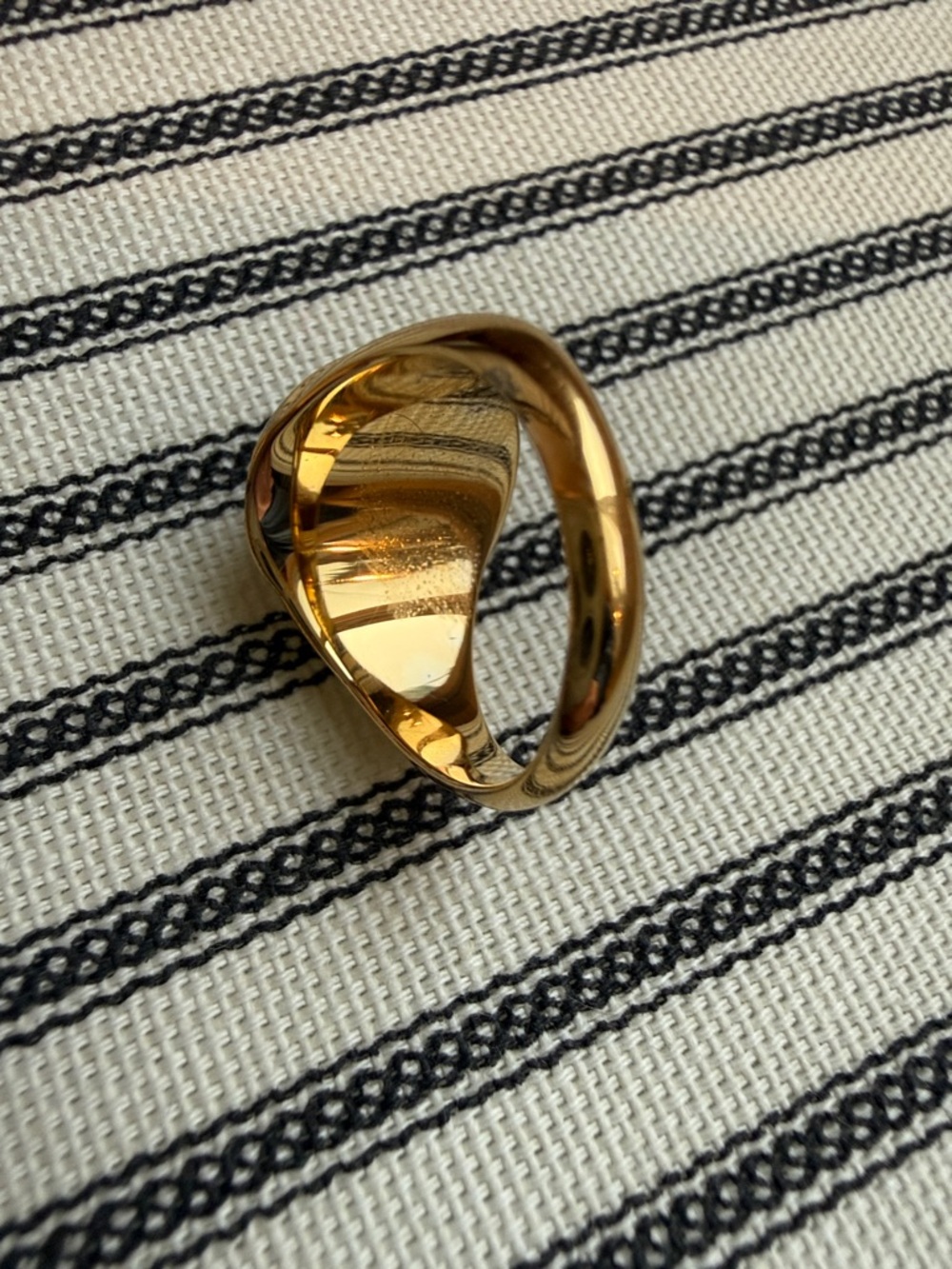 Missoma Sphere Ridge Ring - Picture 6 of 6